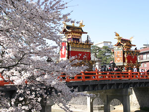 たっぷり４時間満喫！日本三大美祭「春の高山祭」メインイメージ